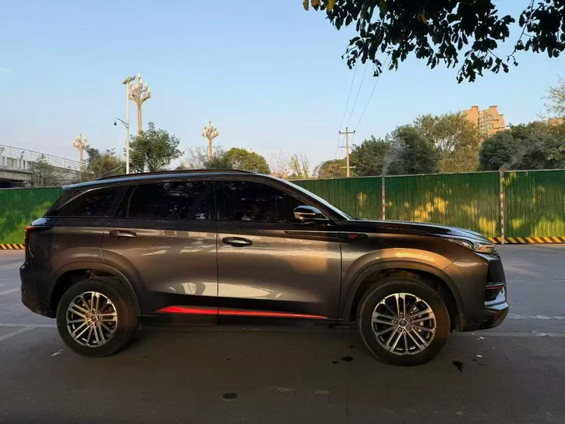 成都21年长安汽车CS753