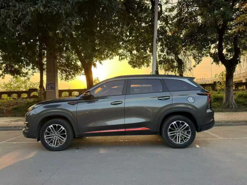 成都21年长安汽车CS756