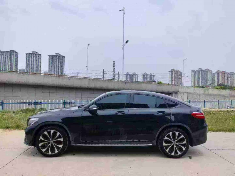 襄阳19年奔驰GLC7