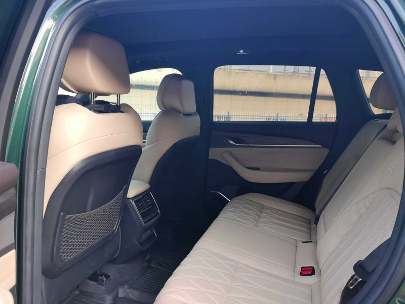 襄阳25年吉利星越8