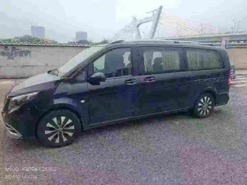 衢州21年奔驰威霆3