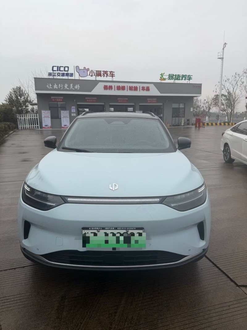 南昌25年零跑汽车C111