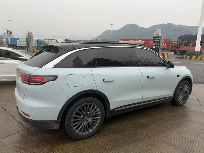 南昌25年零跑汽车C118