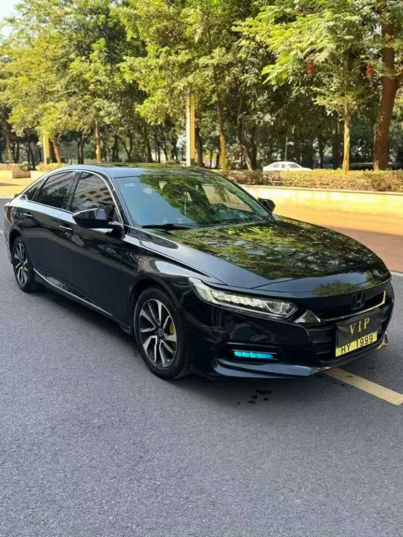 湛江19年本田雅阁3