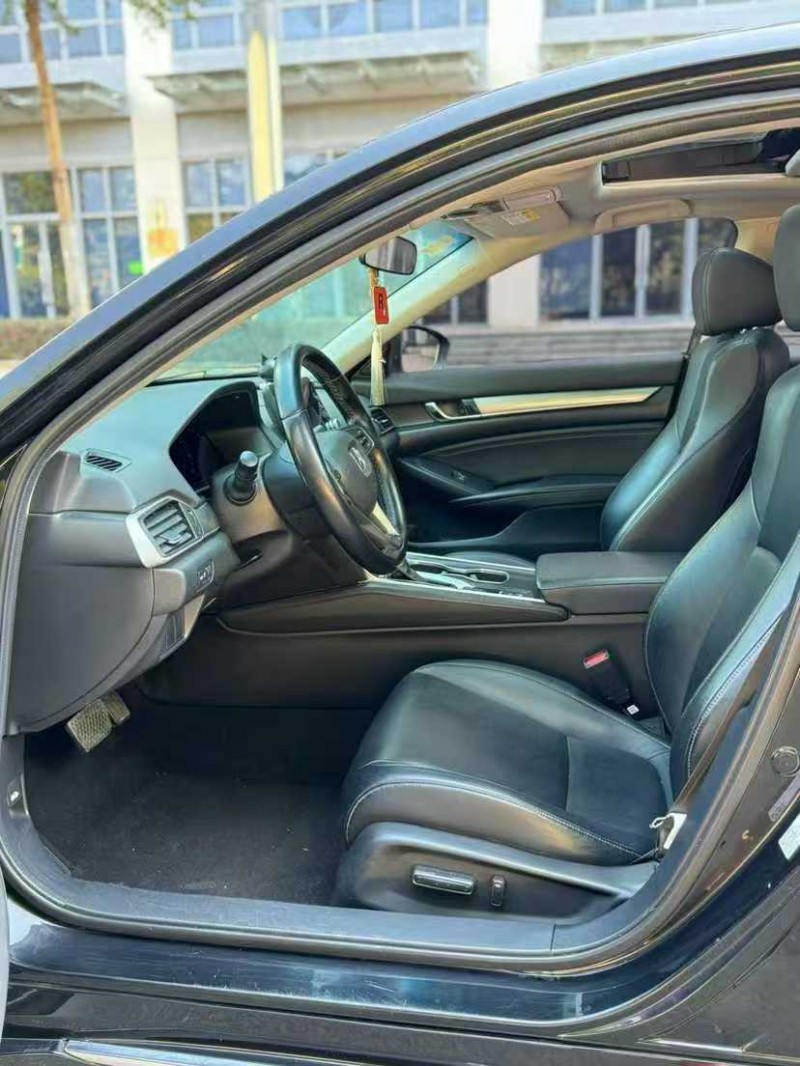 湛江19年本田雅阁4