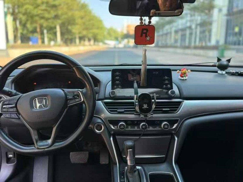 湛江19年本田雅阁6