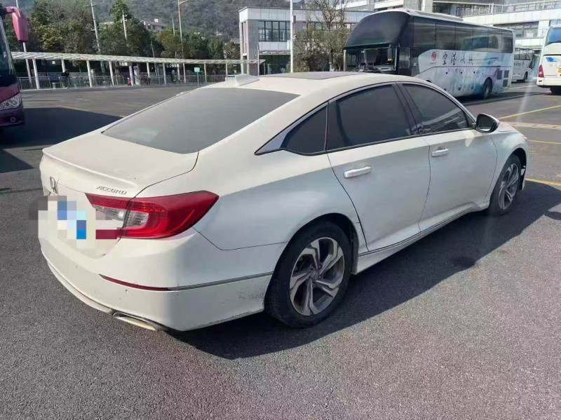 厦门20年本田雅阁6