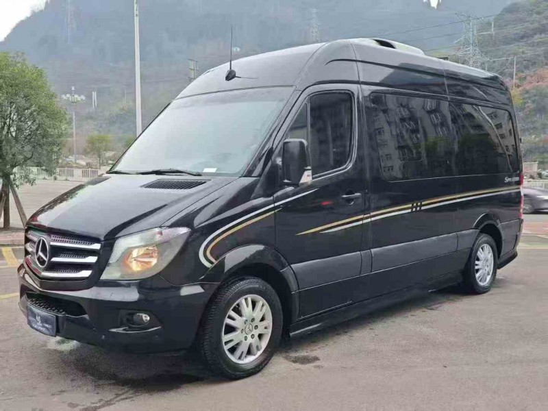 毕节17年奔驰斯宾特2