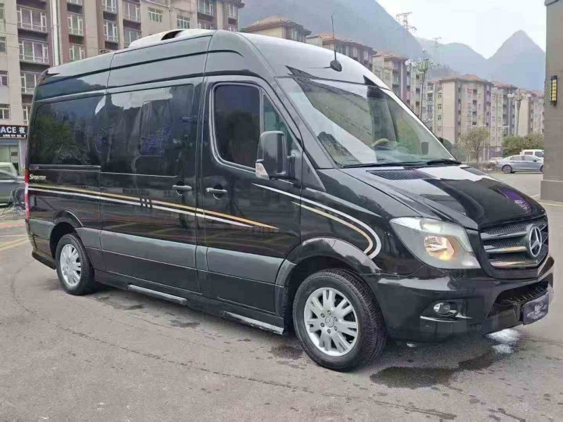 毕节17年奔驰斯宾特3