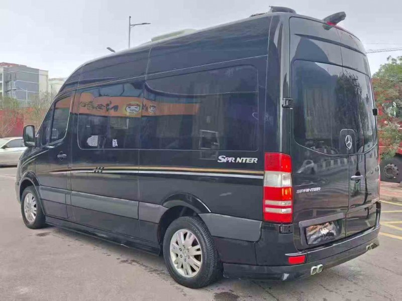 毕节17年奔驰斯宾特8