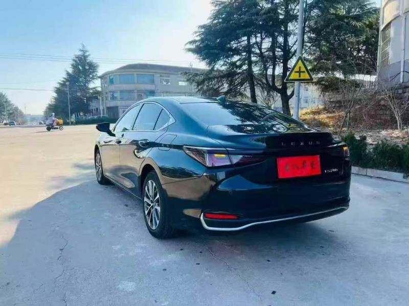 烟台25年雷克萨斯ES7