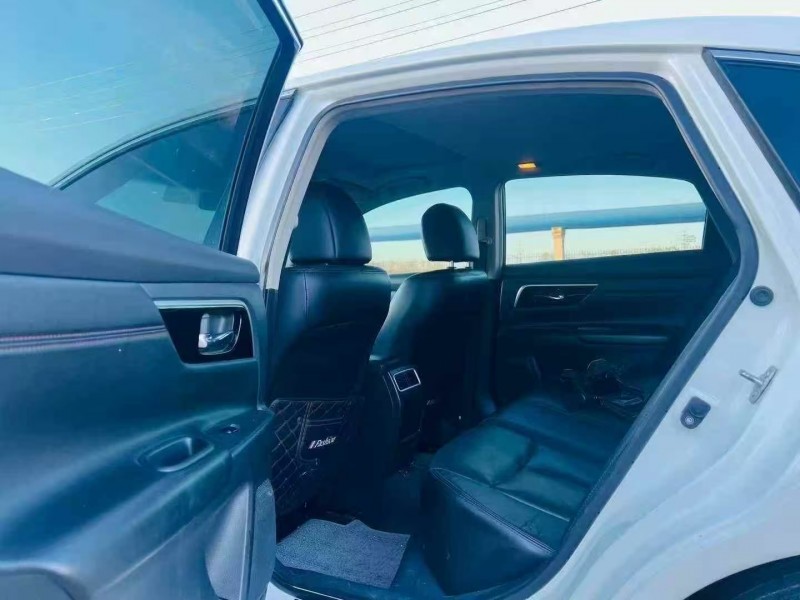 济宁17年日产天籁5