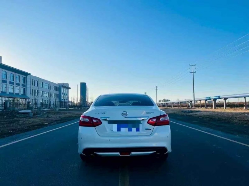 济宁17年日产天籁9