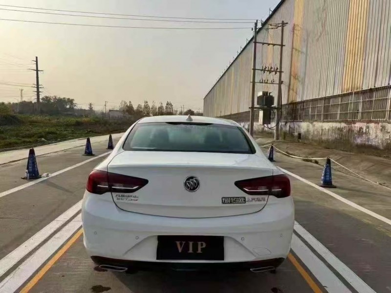 菏泽20年别克君威8