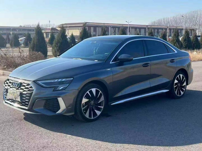 济宁24年奥迪A32