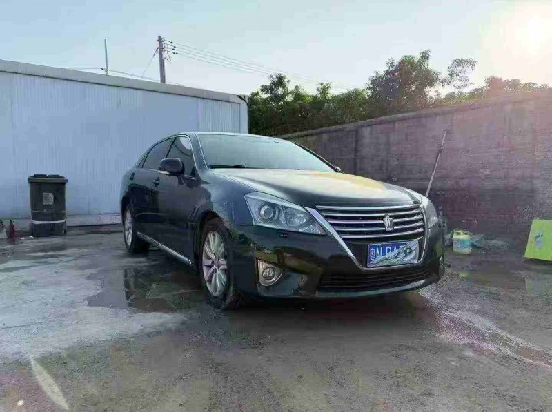 佛山13年丰田皇冠3