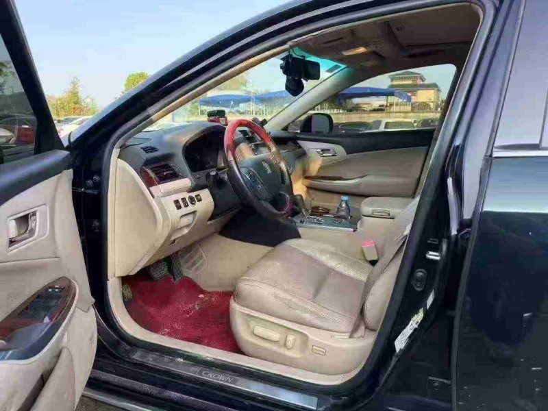 佛山13年丰田皇冠5