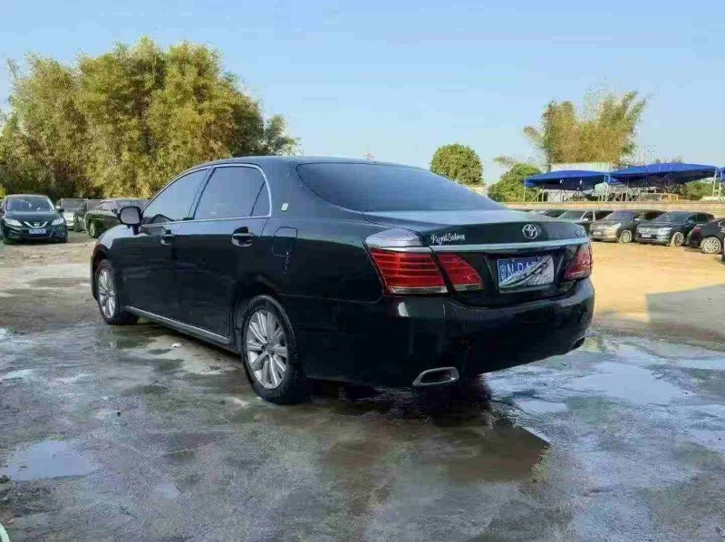 佛山13年丰田皇冠8