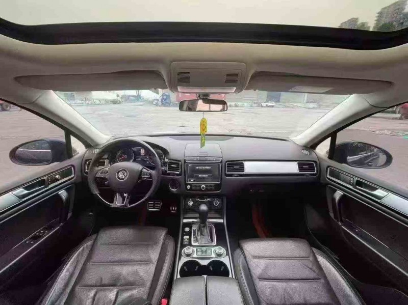 重庆18年大众途锐5