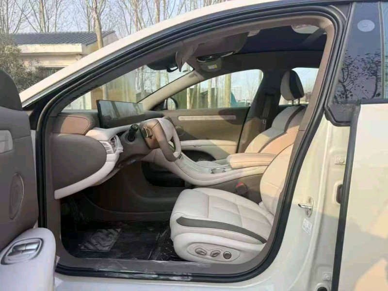 洛阳25年智己L64