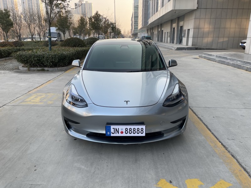 济宁22年特斯拉MODEL 31