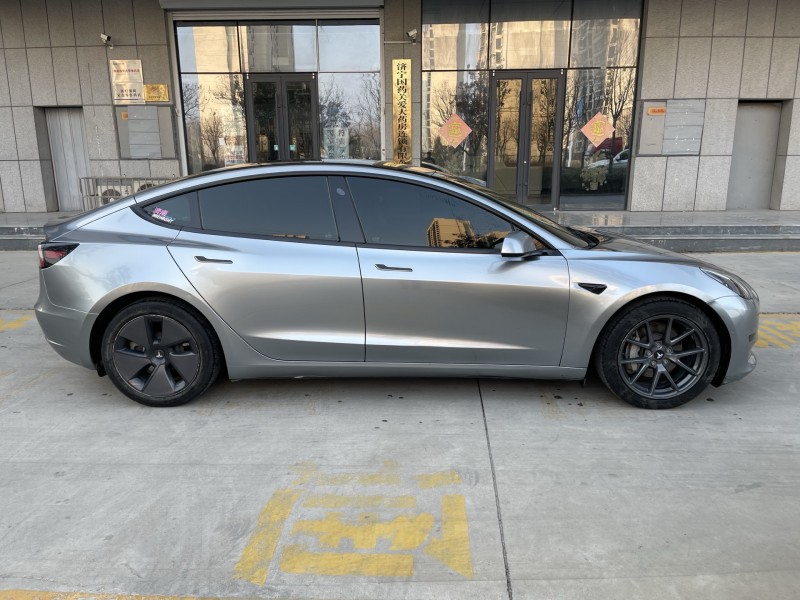 济宁22年特斯拉MODEL 37