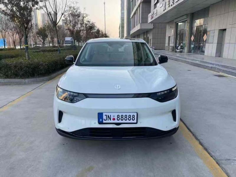 济宁24年零跑汽车C111