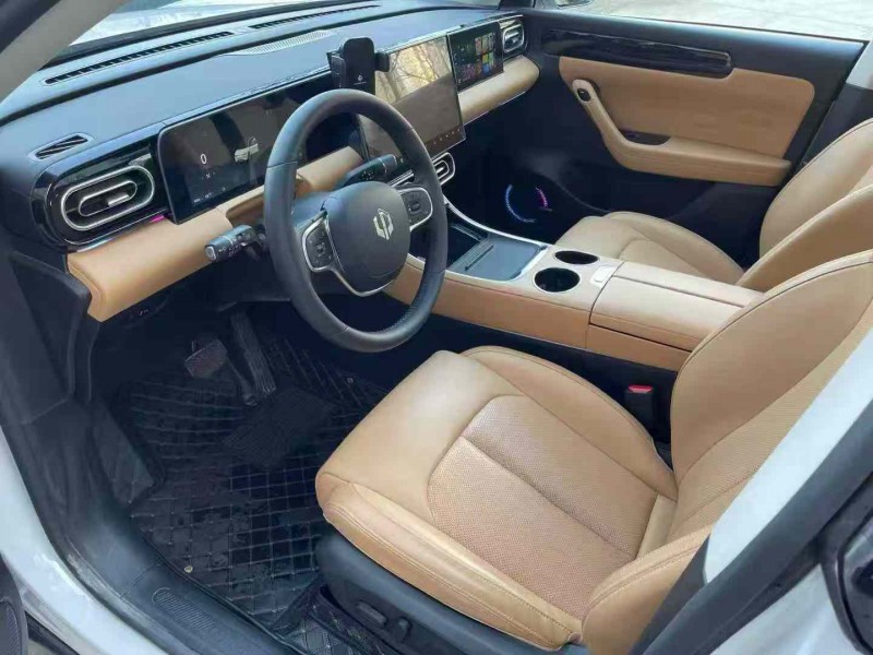 济宁24年零跑汽车C114