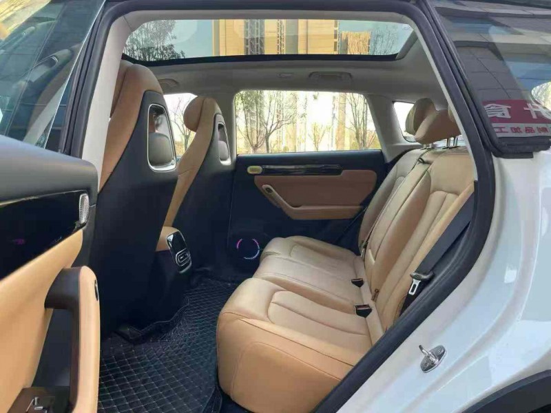 济宁24年零跑汽车C116