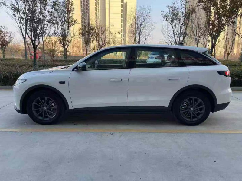 济宁24年零跑汽车C117