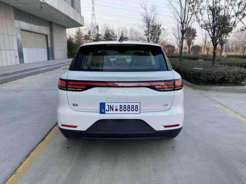 济宁24年零跑汽车C119