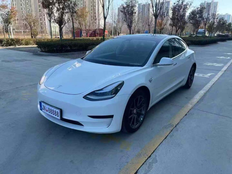 济宁20年特斯拉MODEL 33