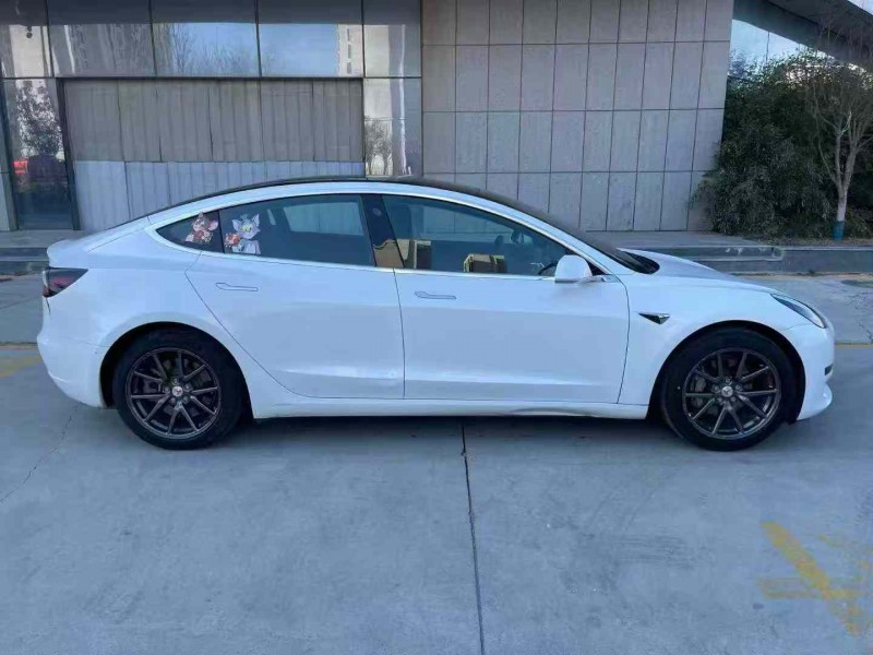 济宁20年特斯拉MODEL 37
