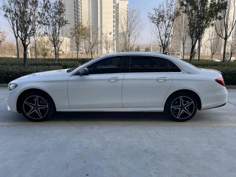 济宁18年奔驰E8