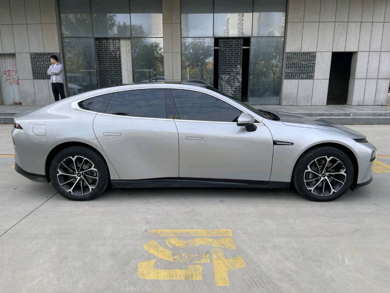 济宁23年小鹏汽车p77