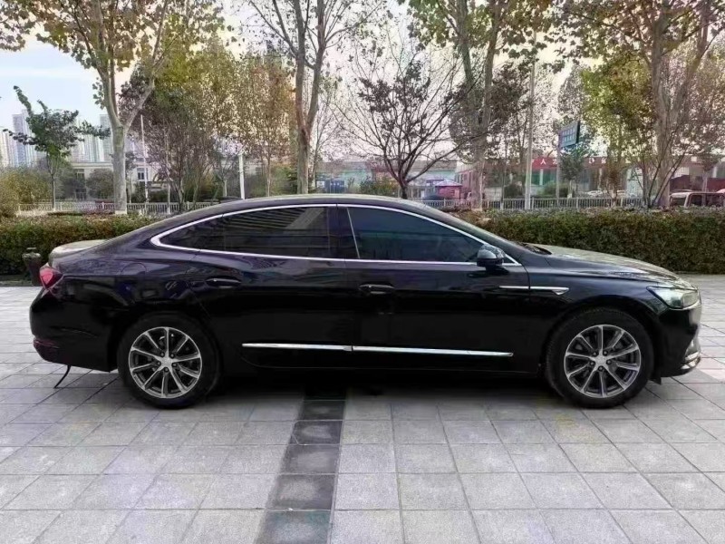 济宁23年别克君越7