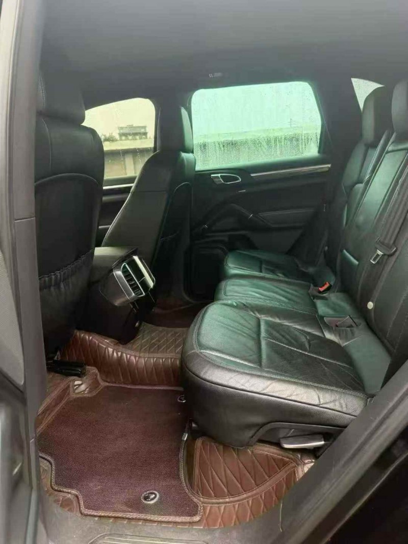 广州13年保时捷卡宴8