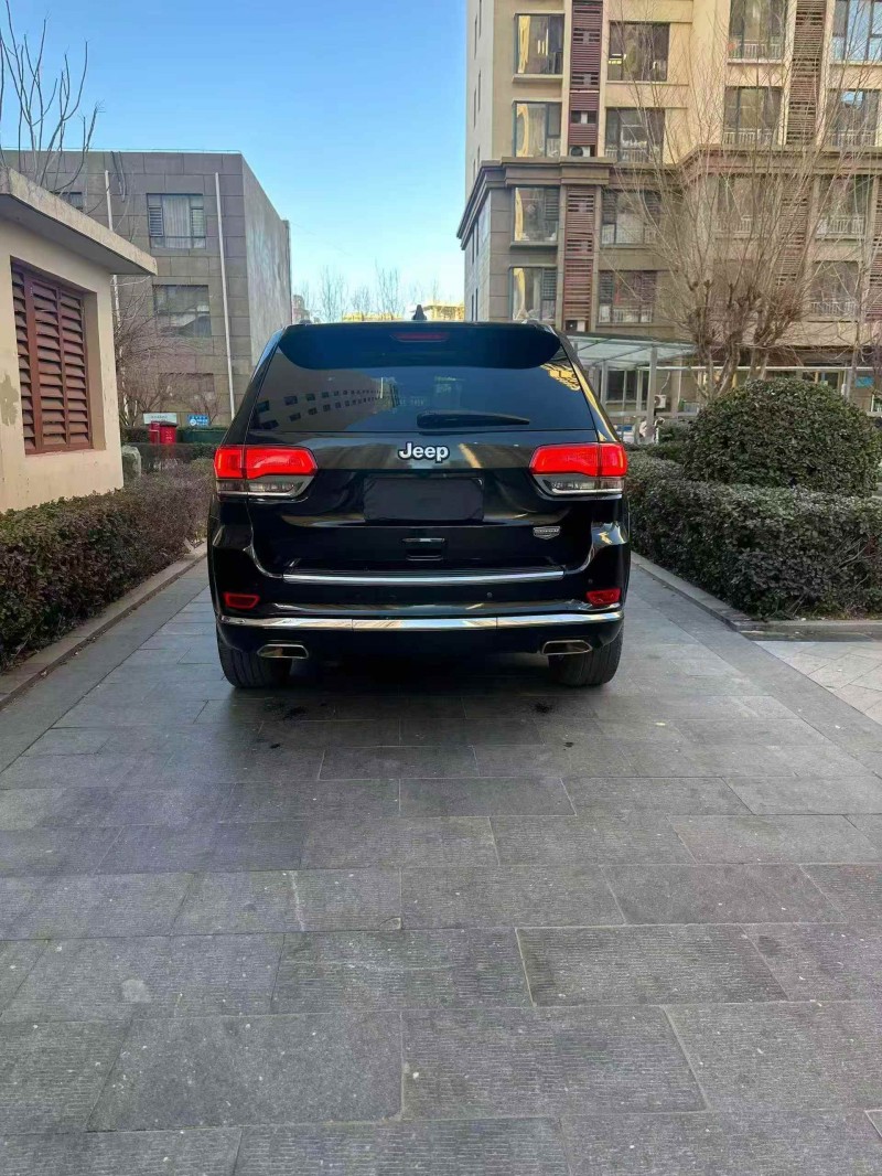 秦皇岛16年Jeep大切诺基9