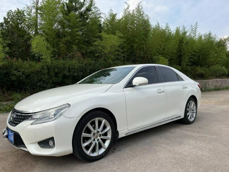 青岛15年丰田锐志2