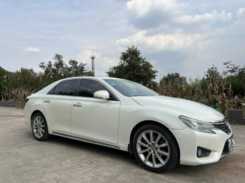 青岛15年丰田锐志3