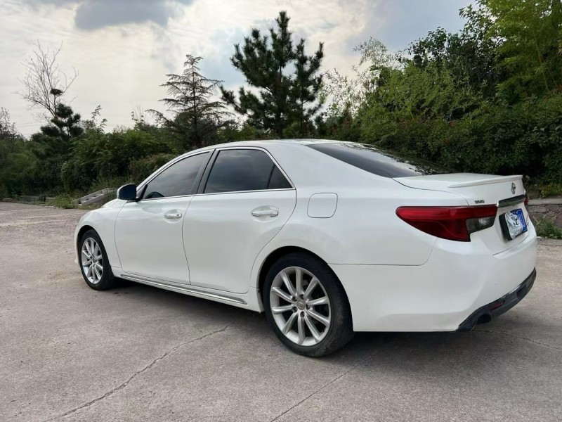 青岛15年丰田锐志5