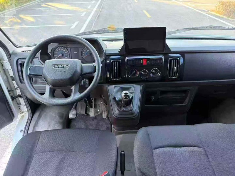 苏州23年依维柯得意5