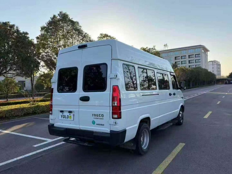 苏州23年依维柯得意7