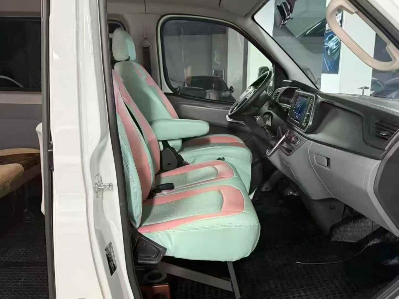 丽江23年大通V805