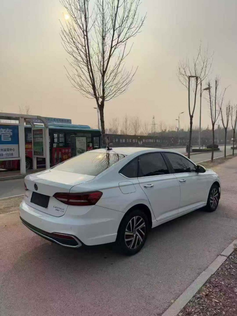 济宁23年大众朗逸8