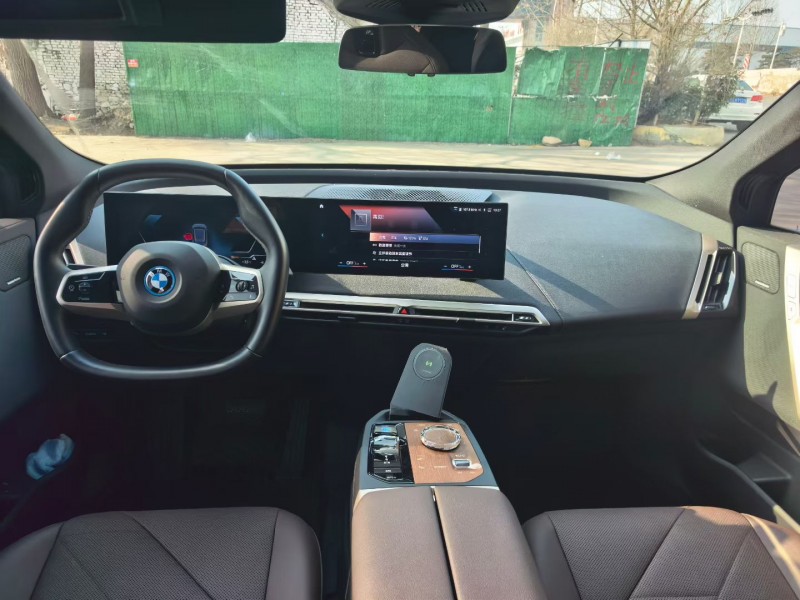 泰安23年宝马IX9