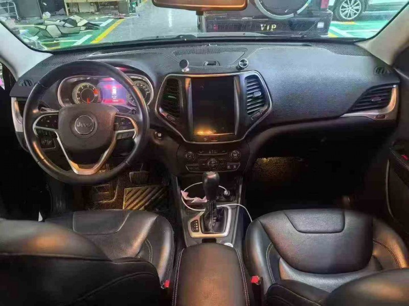 鄂州18年Jeep自由光5
