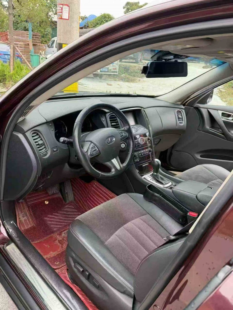 张家界18年英菲尼迪QX506