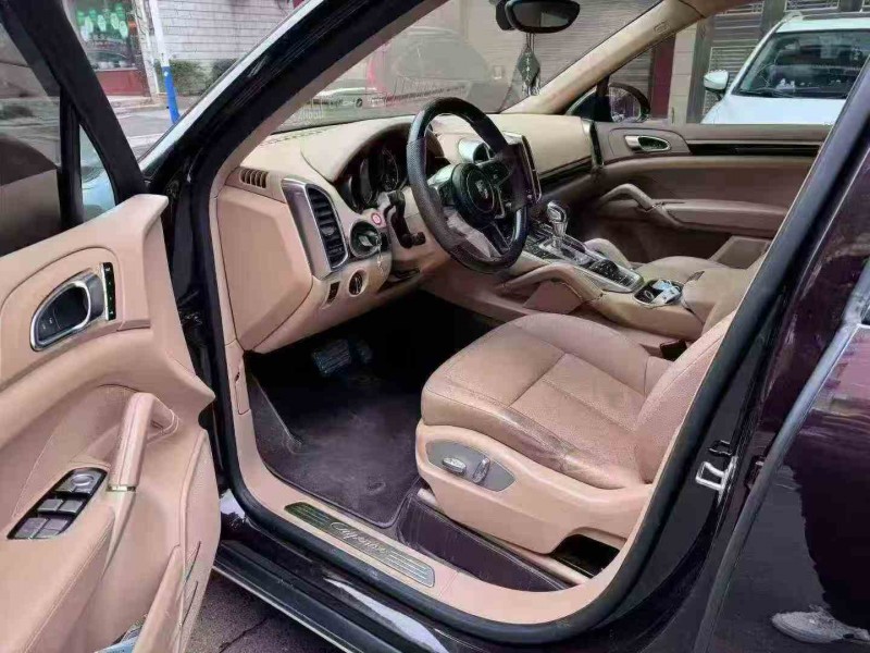 岳阳18年保时捷卡宴6