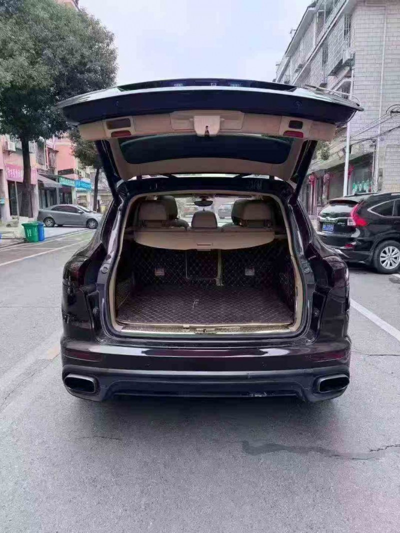 岳阳18年保时捷卡宴8